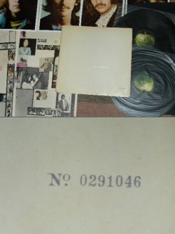 画像1:  BEATLES  - THE BEATLES (WHITE ALBUM) (Matrix #A)XEX 709-1   JAA B)XEX 710-1  3 AG  C)XEX 711-1  1 MT D)XEX 712-1  2 OG)Ex++/Ex+++ Looks:Ex++) No.0291046) / 1968 UK ORIGINAL TOP OPEN & 2nd Press 'An E.M.I. Recording' Credit Label Used MONO  2 LP ALL Insetrs ( 4 x Pics & 1 x Poster )  
