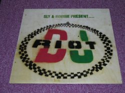 画像1: SLY&ROBBIE PRESENT....- DJ RIOT / 1990 US ORIGINAL LP  