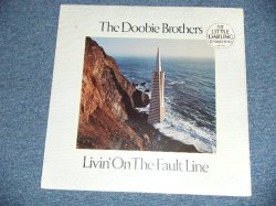 画像1: DOOBIE BROTHERS  - LIVIN' ON THE FAULT LINE(SEALED)  / 1977 US AMERICA ORIGINAL "BRAND NEW SEALED" LP 