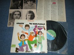 画像1: YOUNG RASCALS - GROOVIN' : With Pin Up Poster ( Matrix # STA-671071-E E △10812 / STA 671072-D D △10812-x ) ( Ex+/Ex++ Looks:Ex)  / 1967 US AMERICA ORIGINAL "GREEN & BLUE Label" STEREO Used LP 