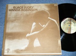 画像1: WANDA ROBINSON - BLACK IVORY : With BOOKLET on FRONT COVER ( Ex++/Ex++ ) / 1971 US AMERICA  ORIGINAL Used LP  