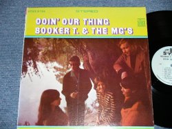画像1:   BOOKER T.& THE MG'S - DOIN' OUR THING ( Matrix # STX-172749-A/STX-17250-B ) ( Ex+++//Ex+++ ) / 1968 US AMERICA  ORIGINAL  1st Press "BLUE Label" "1841 BROADWAY CREDIT at Bottom Label" MONO  Used LP  