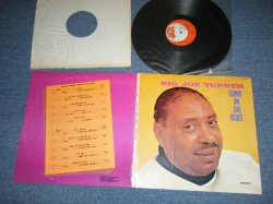 画像1: BIG JOE TURNER - TURNS ON THE BLUES  ( Ex+/Ex+++  / 1960's  US AMERICA ORIGINAL "RED & WHITE" Label Used  LP 