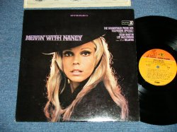 画像1: NANCY SINATRA - MOVIN' WITH NANCY ( Ex+++/MINT-~Ex+++ ) / 1967 US AMERICA 2nd Press 1968 Version "2-Color Label" STEREO Used LP 