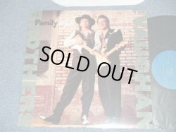 画像1: THE VAUGHAN  BROTHERS (STEVIE RAY VAUGHAN & JIMMY VAUGHAN) -  FAMILY STYLE  (MINT/MINT- B-3:Ex+++) /1990 US AMERICA  ORIGINAL Used LP 