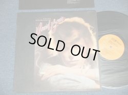 画像1: DAVID BOWIE - YOUNG AMERICAN (With CUSTOM INNER)  (Matrix #  A) A-13S H MCR  R /B) B -13S  MCR H )  (Ex+++/Ex+++)  /  1975 US AMERICA ORIGINAL Used LP