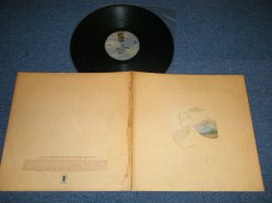 画像1: JONI MITCHELL  - COURT AND SPARK (TEXTURED Jacket)  (Matrix #A) 7E 1001-A2  SX /B) 7E 1001-B 2  SX T)( Ex+/VG+++ ) / 1973 US AMERICA ORIGINAL  Used LP 