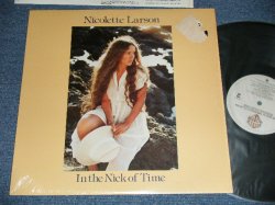画像1: NICOLETTE LARSON - IN THE NICK OF TIME (MINT-/MINT-)  / 1979 US AMERICA ORIGINAL Used LP