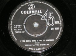 画像1: FREDDIE AND THE DREAMERS - IF YOU GOTTA MAKE A FOOL OF SOMEBODY  : FEEL SO BLUE (Ex++/Ex++) / 1963 UK ENGLAND ORIGINAL Used 7" Single 