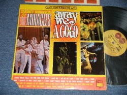 画像1: SMOKEY ROBINSON and The MIRACLES - AWAY WE A GO GO (EX+/Ex++ Cut Out, EDSP ) / 1966 US AMERICA ORIGINAL 1st Press "YELLOW with Two GLOBE Label"  STEREO  Used LP