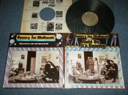 画像1: COUNTRY JOE McDONALD - STARRING IN HOLD ON IT'S COMING (Ex++, Ex/MINT-)  / 1971 US AMERICA ORIGINAL Used LP 