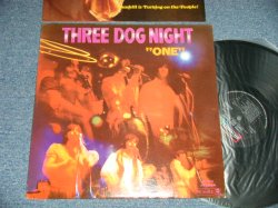 画像1: THREE DOG NIGHT  - ONE (Matrix #  A) 50048-A  MR　△12454 HS       B)  50048-2-Re D-1  MR　△12454 -x  DST-3 1  MR　△12454 -x  ) ( Ex+++/Ex++ Looks:Ex+++ EDSP) / 1969 US AMERICA ORIGINAL "2nd Press FRONT Cover" "1st Press Label" Used LP 