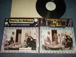画像1: COUNTRY JOE McDONALD - STARRING IN HOLD ON IT'S COMING (Ex+/MINT-)  / 1971 US AMERICA ORIGINAL "WHITE LABEL PROMO" Used LP 