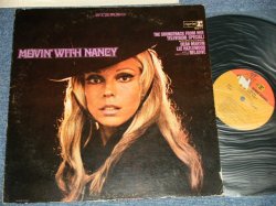 画像1: NANCY SINATRA - MOVIN' WITH NANCY ( Ex/Ex+++ EDSP, TEAROL ) / 1967 US AMERICA "CAPITOL RECOTRD CLUB Edition"  "2-Color Label" STEREO Used LP 