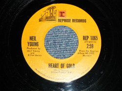 画像1: NEIL YOUNG   -  HEART OF GOLD : SUGAR MOUNTAIN  (Ex++/Ex++) / 1971 US AMERICA ORIGINAL 2nd press "With FROM THE...HARVEST' LP" on Label"  Used 7" 