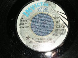 画像1: The 8TH DAY - A)SHE'S NOT JUST ANOTHER WOMAN  B) I CAN'T FOOL MYSELF (VG++/VG+++ WOL)  / 1971 US AMERICA ORIGINAL Used 7"45 