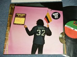 画像1: KENNY VANCE - VANCE 32 (With CUSTOM INNER SLEEVE) (Ex+++/MINT- Cutout for PROMO) /1975 US AMERICA ORIGINAL "PROMO" Used LP 