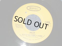 画像1: SLY & THE FAMILY STONE - A) SMILIN'  B) I LUV N' HAIGHT (Ex+++/Ex+++ BB) / 1972 US AMERICA ORIGINAL Used 7" 45rpm  Single 