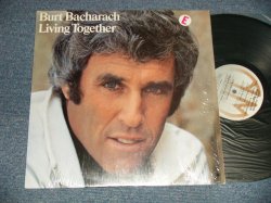画像1: BURT BACHARACH - LIVING TOGETHER(Ex+++/Ex+++) / 1973 US AMERICA ORIGINAL "1st Press SILVER Label" Used LP