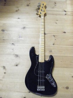 画像1: FENDER JAPAN ェンダー・ジャパン   Vintage JAZZ BASS BLACK with MAPLE NECK  with ORIGIAL HARD CASE   / 1984-87