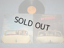 画像1: RY COODER - INTO THE PURPLE VALLEY (Without or NEVER HAVE LYRIC SONG SHEET)( Matrix #A)MS-1-2052 A 31258-1A R 76  B)MS-2-2052  31258-B 1C B9)  "SANTA MARIA Press in CA"(Ex++/Ex+++)/ 1976 Version US AMERICA  3rd press "BROWN without/NONE STEREO Label & 'W' Mark onLabel Bottom" 2nd Press "STANDARD Cover" Used LP 