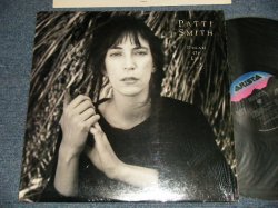 画像1: PATTI SMITH - DREAM OF LIFE (With CUSTOM INNER) (MASTERDISK-DMM) (Ex+++/MINT-) / 1988 US AMERCA ORIGINAL Used LP 