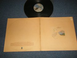 画像1: JONI MITCHELL - COURT AND SPARK (Matrix #A)7E 1001-A-6 SP SRC -1- B)7E 1001-B-1 PRC-1-1)  "PRC Press in RICHMOND in INDIANA"(Ex/VG+++ TEAROFC) / 1976 Version US AMERICA ORIGINAL 1st Press "TEXTURED & EMBOSSED Jacket" 2nd Press "With 'w' logo Label" Used LP 