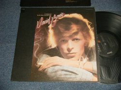 画像1: DAVID BOWIE - YOUNG AMERICAN (with CUSTOM INNER) (Ex++/Ex+++) / 1976 Late to 1980'S Version US AMERICA REISSUE "BLACK Label" Used LP