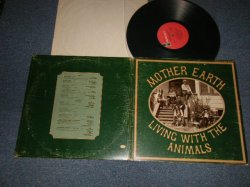 画像1: MOTHER EARTH (TRACY NELSON) - LIVING WITH THE ANIMALS  (Ex+/Ex++ B-3:Ex-) / 1968 US AMERICA  ORIGINAL 1dst Press "RED Label" Used LP