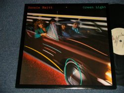 画像1: BONNIE RAITT - GREEN LIGHT (MATRIX #A) BS-1-3680 WW4 TML-M  ─◁  B) BS-2-3630 WW1 #5 SP5  ─◁) "WINCHWSATER Press in VIRGINIA"(MINT/MINT Beautiful Condition)  / 1982 US AMERICA ORIGINAL Used LP 