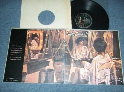 画像1: LINDA RONSTADT - SIMPLE DREAMS ( Matrix # A)6E-104 A-5 PRC TML-M 1-1 A)6E-104 B-6 PRC 11-1TML-M) "PRC Press in RICHIMOND in INDIANA" (Ex+++/MINT-) / 1977 US AMERICA ORIGINAL Used LP