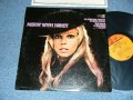 NANCY SINATRA - MOVIN' WITH NANCY (Ex/Ex+ Looks:VG+++, MINT-)  / 1968 Version US AMERICA 2nd Press "2-Color Label" STEREO Used LP 