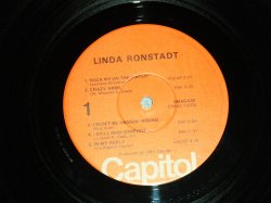 画像8: LINDA RONSTADT - LINDA RONSTADT (Matrix #A)SMAS-1-635-H10 ---◄ jay MASTERED BY CAPITOL B)SMAS-2-635-G16 ---◄ MASTERED BY CAPITOL) "WINCHESTER Press in VIRGINIA" (Ex+++/Ex++ Looks:Ex+++) / 1973-4 Version US AMERICA  "TEXTURED Cover" 3rd Press "ORANGE Label" Used LP 