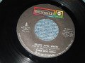 THREE DOG NIGHT - A) BLACK AND WHITE    B) FREEDOM FOR THE STATION (A:Ex++ / B) Ex++) / 1972 US AMERICA ORIGINAL Used 7" 45rpm Single 