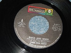 画像1: THREE DOG NIGHT - A) BLACK AND WHITE    B) FREEDOM FOR THE STATION (A:Ex++ / B) Ex++) / 1972 US AMERICA ORIGINAL Used 7" 45rpm Single 