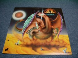 画像1: CAMEL - MIRAGE (Ex+++/MINT-) / 1974 US AMERICA ORIGINAL "Label variation: Red labels with Janus head" Used LP