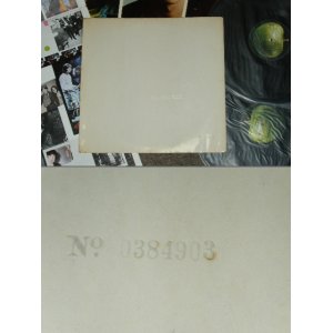 画像:  BEATLES  - THE BEATLES ( WHITE ALBUM) (Matrix #1)YEX 709-1   4 HH 2)YEX 710-1  2 GRO 3)YEX 711-1  1 M 4)YEX 712-1  1 AH)(No.0384903) (Ex+/Ex+ Looks:Ex-) / 1968 UK ENGLAND ORIGINAL TOP LOARDED / TOPOPEN "2nd Press 'An E.M.I. Recording' Credit Label" STEREO Used 2 LP ALL Inserts (4 x Pics & 1 x Poster)  