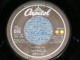 画像: WINGS PAUL McCARTNEY ( of The BEATLES) - LETTING GO / YOU GAVE ME THE ANSWER  ( MINT- Looks:Ex+++) / 1975  US AMERICA  ORIGINAL Used 7" Single 