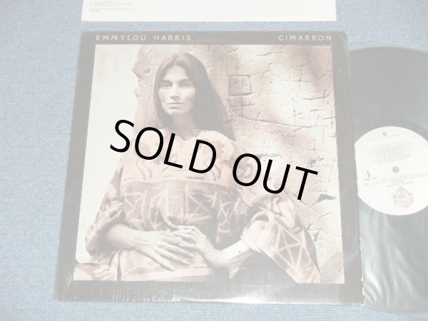 画像1: EMMYLOU HARRIS - CIMARRON (Ex+++/MINT-)  / 1981 US AMERICA ORIGINAL Used   LP