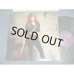 画像: BONNIE RAITT - NICK OF TIME ( MINT-/MINT- with Outer Shrink wrap & TITLE SEAL )  / 1989 US AMERICA ORIGINAL Used LP 
