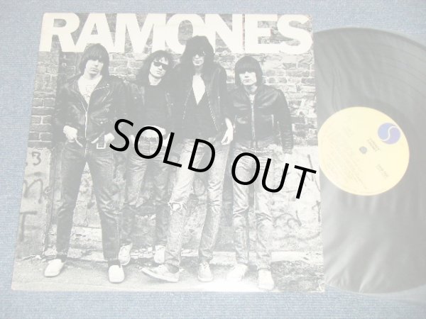 画像1: RAMONES  -  RAMONES 1st (Matrix # A) SASD-7520 A RE-1 STERLING  B) SASD-7520 B RE-1 )  ( Ex+/MINT- )   / 1976 US AMERICA ORIGINAL 1st Press "MISS CREDIT Label" " ABC RECORDS at BOTTOM Label" Used LP 