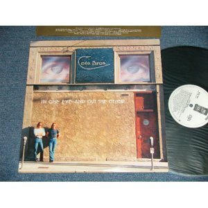 画像: CATE BROS. - IN ONE LOVE EYE & OUT THE OTHER ( Ex++/MINT- )  / 1976 US AMERICA ORIGINAL "WHITE LABEL PROMO" Used LP  