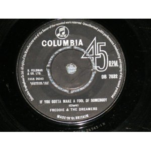 画像: FREDDIE AND THE DREAMERS - IF YOU GOTTA MAKE A FOOL OF SOMEBODY  : FEEL SO BLUE (Ex++/Ex++) / 1963 UK ENGLAND ORIGINAL Used 7" Single 