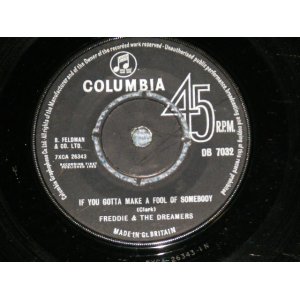 画像: FREDDIE AND THE DREAMERS - IF YOU GOTTA MAKE A FOOL OF SOMEBODY  : FEEL SO BLUE (Ex++/Ex++) / 1963 UK ENGLAND ORIGINAL Used 7" Single 