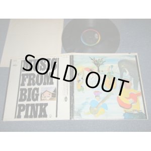 画像: THE BAND - MUSIC FROM BIG PINK( Matrix #  A)SKAO-1-2955-A-3 /B) SKAO2-2955-A3)( Ex+++/Ex+++, Looks:Ex+++ EDSP) / 1968 US AMERICA ORIGINAL 1st Press "BLACK with RAINBOW RING LABEL" "MFD. BY CAPITOL RECORDS, INC. U.S.A.T:M. [CAPITAL LOGO] • MARCA REG. • U.S. PAT. NO. 2,631,859" "NON CREDIT 'B.D. 1968' at FRONT COVER BOTTOM" "Full Member credit Label"  Used LP 