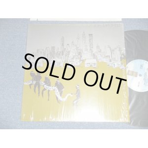 画像: JONI MITCHELL  - THE HISSING OF SUMMER LAWNS   (Matrix # A) 7E-1051 A-4 RE CTH   B) 7E 1051 B-3 RE CTH )( MINT-/MINT Cut Out ) / 1975 US AMERICA ORIGINAL  Used LP 