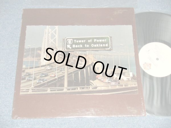 画像1: TOWER OF POWER -  BACK TO OAKLAND (MINT (Matrix # A) BS-1-2749 JW 2  B) BS-2-2749  JW 2 )  (MINT/MINT-)  / 1982 Version? US AMERICA 3rd Press "WHITE Label" Used LP  