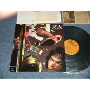 画像: NEIL YOUNG   - AMERICAN STARS 'N BARS ( Plus Bonus News Paper "L.A.TIMES SUNDAY, DECEMBER 11, 1977") (  Matrix # A) MSK-1-2261 LW 2  B) MSK-2-2261 LW 2) ( Ex+++/MINT-) /1977 US AMERICA ORIGINAL "BROWN  Label" Used LP 