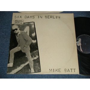 画像: MIKE BATT - SIX DAYS IN BERLIN (Ex+/Ex+++) / 1981 FRANCE FRENCH ORIGINAL Used LP 