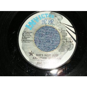画像: The 8TH DAY - A)SHE'S NOT JUST ANOTHER WOMAN  B) I CAN'T FOOL MYSELF (VG++/VG+++ WOL)  / 1971 US AMERICA ORIGINAL Used 7"45 